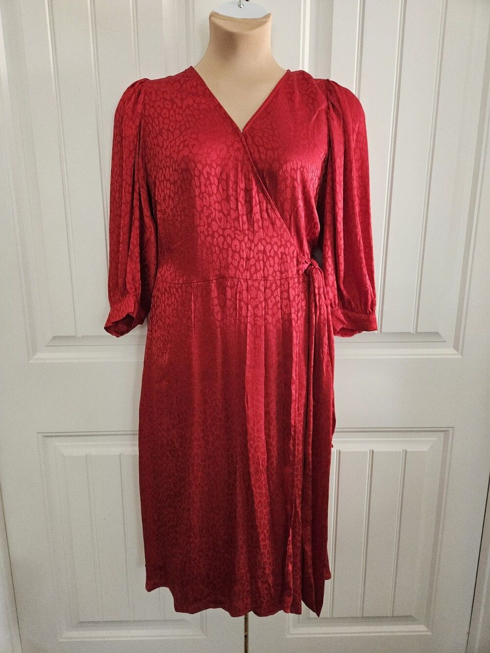 Michael Kors Crimson Satin Wrap Dress Subtle Cheetah Jaquard Sz 1X Button Cuffs